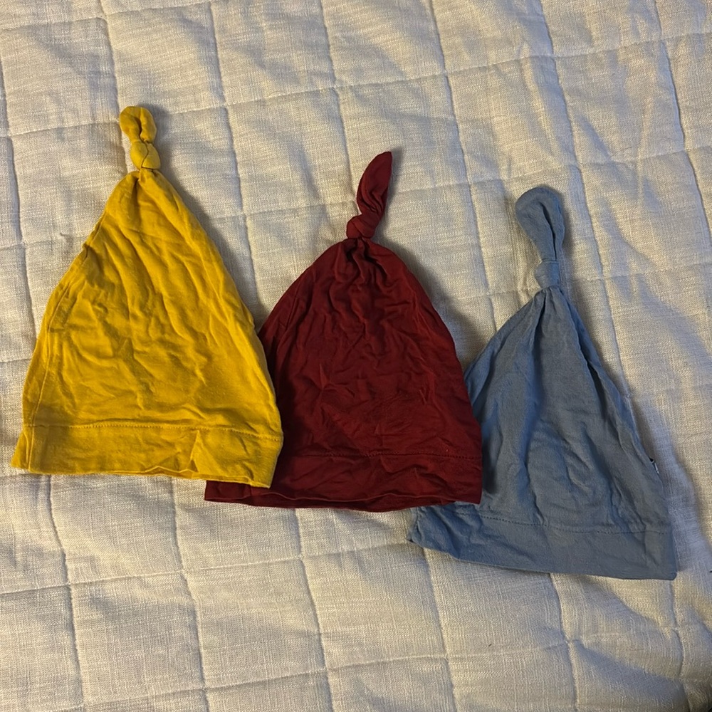 EUC Kyte baby set of 3 knotted caps